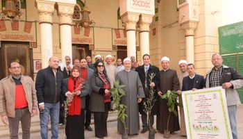 جامعة أسيوط تزرع أشجار بالمساجد والكنائس 