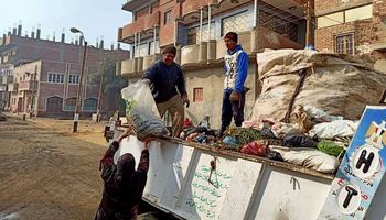 رفع القمامة من شوارع إهناسيا ببني سويف 