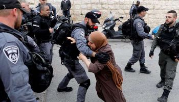  شرطة الاحتلال تعتقل سيدة فلسطينية قرب باب العامود بالقدس