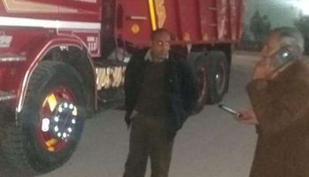 ضبط سيارة تنقل مخلفات هدم بمحيط مطلع ومنزل محور عدلي منصور 