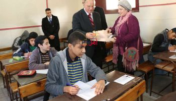 محافظ القاهرة في أول امتحانات الشهادة الإعدادية 2020