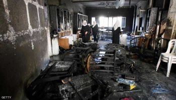 مستوطنون يحرقون مدرسة فلسطينية في الضفة الغربية (Getty)