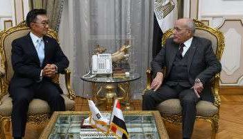 وزير الدولة للإنتاج الحربى مع سفير كوريا الجنوبية بالقاهرة