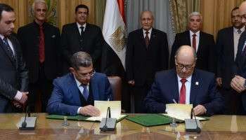 وزيرالإنتاج الحربي يشهد توقيع بروتوكول بين "الأكاديمية المصرية" و"مدينة زويل" فى البحث العلمى