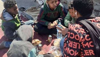 4 أطفال متشردين بشوارع قنا بسبب التفكك الأسري والتصاميم ينقذهم