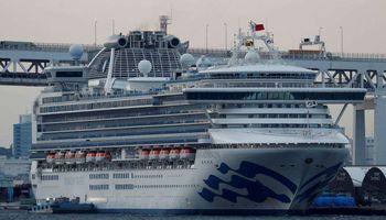 الإذاعة اليابانية: وفاة شخصين من ركاب السفينة السياحية جراء كورونا
