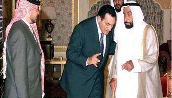 الإمارات تنعى حسنى مبارك 