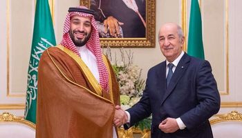 الرئيس الجزائري عبد المجيد تبون وولي العهد السعودي محمد بن سلمان (Reuters )