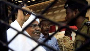الرئيس السوداني السابق عمر البشير (REUTERS)