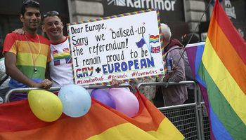 السويسريون يصوتون لصالح تجريم التمييز ضد المثليين