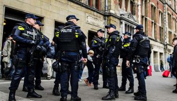 الشرطة الهولندية في ماستريخت تخلي بنك إيه بي إن امرو