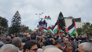 تظاهر آلاف الفلسطينيين 