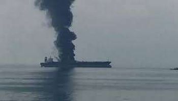 حريق ناقلة النفط البنمية الأسبوع الماضي (الهيئة الاتحادية للمواصلات البرية والبحرية في الإمارات)