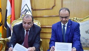 خلال توقيع البروتوكول بجامعة بني سويف 