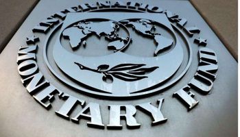 شعار صندوق النقد الدولي (رويترز)