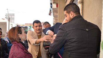 نائبة محافظ الإسكندرية تتابع الفرق المتحركة للتطعيم ضد شلل الأطفال