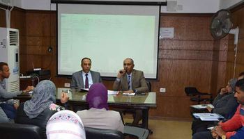 نائب محافظ المنيا يبحث تحديات القطاع الصحي وتحسين وتطوير الخدمات