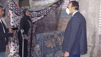 نائب محافظ المنيا يلتقي الحالة الإنسانية المنسورة بموقع أهل مصر 
