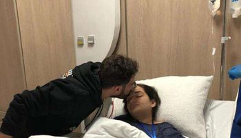 أحمد زاهر وإبنته ملك بعد إجرائها لعملية جراحية