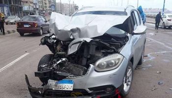 إصابة 5 أشخاص في حادث تصادم سيارتين بطريق كورنيش الإسكندرية