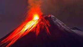 إندونيسيا.. بركان جبل ميرابي يقذف رمادا بارتفاع 6 كيلومترات في الهواء