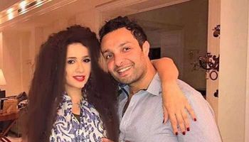 التفاصيل الكاملة لأزمة ياسمين عبدالعزيز وشقيقها بسبب علاقتها بأحمد العوضي