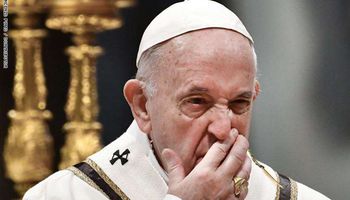 الفاتيكان يكشف تطورات الحالة الصحية للبابا فرنسيس بعد أنباء إصابته بكورونا
