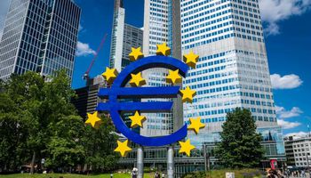 المركزي الأوروبي يطرح برنامجا طارئا لشراء سندات بقيمة 750 مليار يورو لتهدئة الأسواق في ظل تفشي كورونا