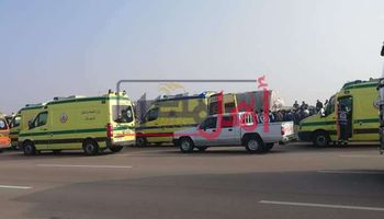 إصابة ٥ أشخاص في حادث تصادم سيارتين ملاكي علي الطريق الصحراوي بالبحيرة 