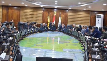 خلال الاجتماع بجامعة بني سويف 