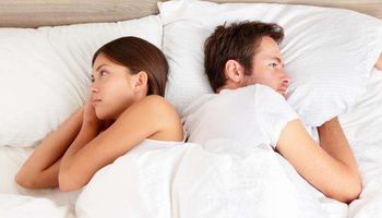 دراسة خطر نوم الزوجان معا يؤدي إلى الإنتحار 