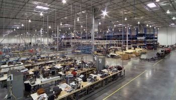 كورونا يتسبب في غلق مصنع  ببرشلونة 