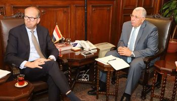 لقاء وزير الزراعة مع سفير هولندا