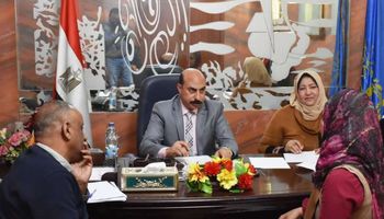محافظ اسوان يستمع شكاوي المواطنين