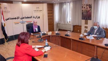 وزيرة التضامن في اجتماع مع وفد المستثمرات العرب