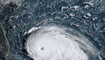 إعصار مداري قوي يضرب أكبر جزيرة في دولة فانواتو