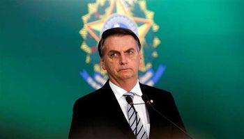 الرئيس البرازيلي يقيل وزير الصحة بسبب خلافات حول التعامل مع كورونا