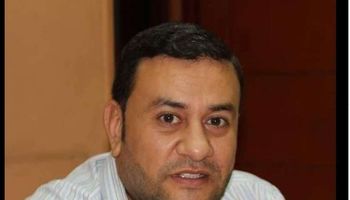 الصحفي محمود رباض