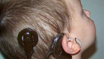 العناية السليمة بأجهزة السمع الطبية