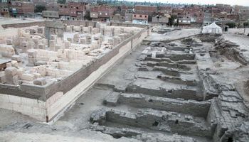 الكشف عن ودائع أساس ومخازن معبد رمسيس الثاني بأبيدوس