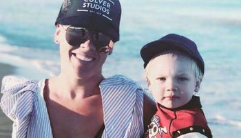 اليشيا بييث مور وطفلها 