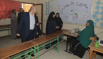 بداخل منافذ الصرف 