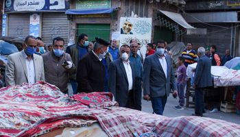 جولة مفاجئة لمحافظ الإسكندرية بسوق الميدان 
