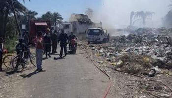 حريق ضخم في مقلب قمامة بمنتصف العقارات السكنية في قنا