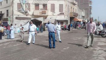 حملة أمنية لضبط سوق أحمد عرابي بإسنا بجنوب الأقصر بسبب تجمعات أمس الثلاثاء 