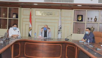 خلال الإجتماع 