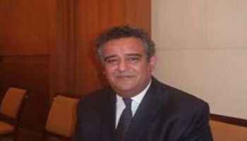 الدكتور عاطف شاكر عميد كلية الأسنان جامعة القاهرة 