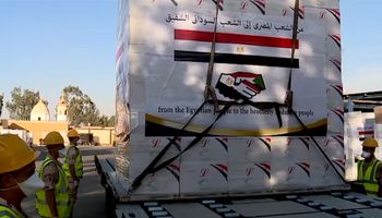 السيسي يرسل شحنة عاجلة من المستلزمات الطبية والأدوية إلى السودان 