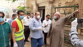 اللواءشادي أبو العلا  يشارك أهالي بندرالمنيا محنة "الحجر "