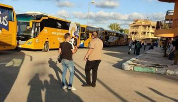 بعد انتهاء فترة الحجر الصحي.. ٢٧٦ مواطنا من العائدين من الامارات يغادرون بورسعيد
